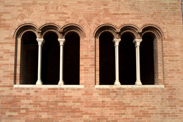 column,detail,church,old,ancien,arch,history,brick,exterior
