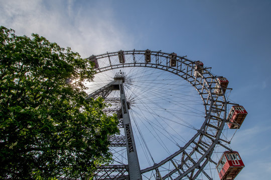 Der ber&uuml;hmte Prater in Wien an einem Fr&uuml;hlingstag, &Ouml;sterreich