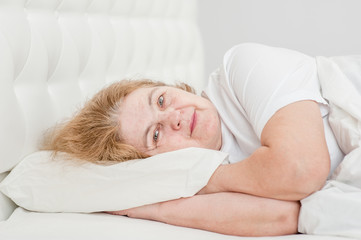 senior woman lying on the bed