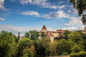 Der Kanonenturm (Daliborka) auf der Prager Burg in Sommer in Prag, Tschechische Republik