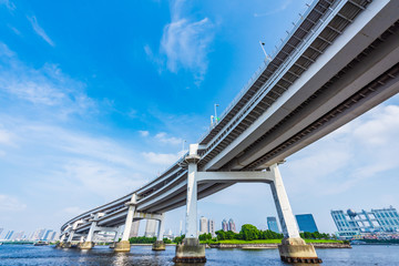 青空とレインボーブリッジ　Rainbow Bridge and blue sky in Tokyo