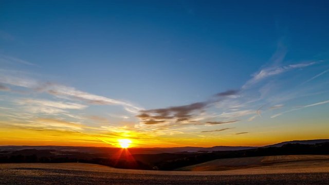 Sunrise Timelapse UHD - Panning