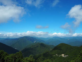 連なる山々　熊野