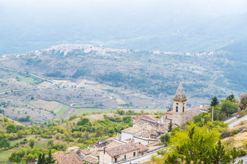 Fototapeta na wymiar Italy small mountain village and valley below