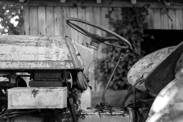 MEDOC (France), vieux tracteur agricole