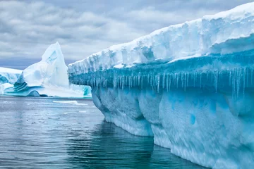 Poster opwarming van de aarde en milieuprobleem ecologie concept, ijs smelten in Antarctica © Song_about_summer