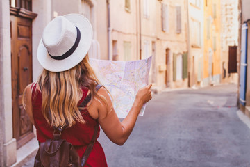 travel to Europe, tourist looking at map on the street, summer holidays sightseeing tourism - obrazy, fototapety, plakaty