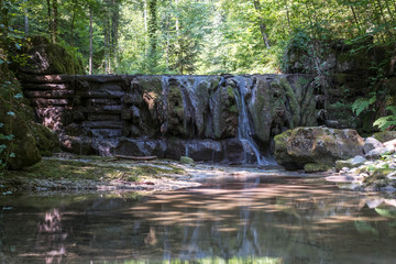 Bach mit Wasserfall