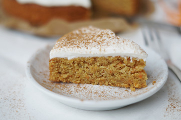 Kleines Karottenkuchen Stück