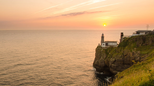 Amanecer En El Faro De Santa Catalina De Lekeitio