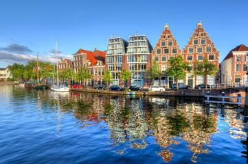 Houses reflection in Haarlem canals, Netherlands - obrazy, fototapety, plakaty