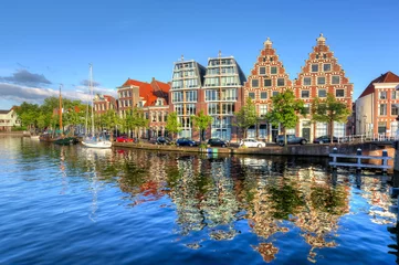 Fotobehang Houses reflection in Haarlem canals, Netherlands © Mistervlad