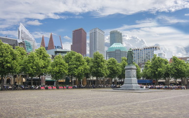 Central square (Het Plein) with statue of William the Silent, Hague, Netherlands