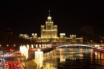 Fototapeta premium Christmas illumination on Moskvoretskaya embankment. Night view of high-rise building on Kotelnicheskaya embankment, Moscow, Russia