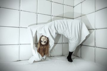 woman in isolated room - obrazy, fototapety, plakaty