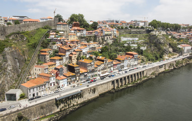 Fototapeta na wymiar .Panorama of the Douro river and Porto Skyline.