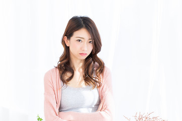 怒る女性