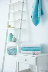 Obraz na płótnie Canvas Room interior with clean towels and toiletries