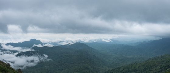Obraz na płótnie Canvas Fog and mountain view in the rainy season.