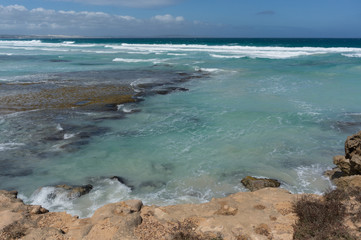 Fototapeta na wymiar cliffs over beach in Australia