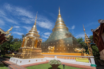 Naklejka premium Wat Phra Singh Buddhist temple in Chiang Mai, Thailand.