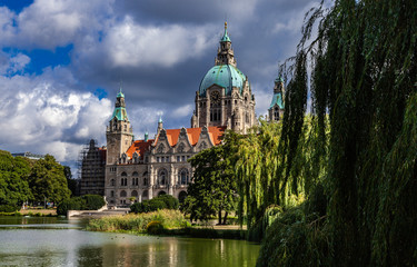 Neues Rathaus Hannover mit Maschpark
