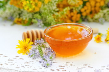 Flower honey in glass bowl