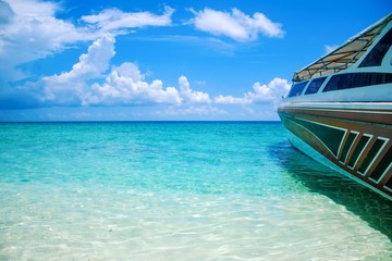 Fototapeta na wymiar Beautiful scenery seascape white sand beach crystal clear water and speedboat with blue sky and cloud background at lipe island,Thailand . Vacation holiday travel relaxation concept.copy space