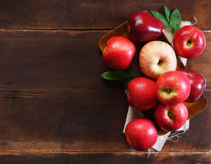 red apples