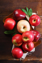 red apples