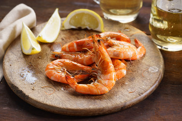  grilled  prawn with fresh lemon