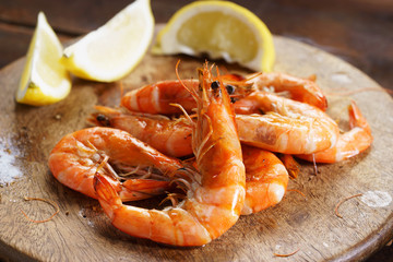  grilled  prawn with fresh lemon