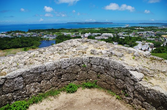 勝連城から望む町並み