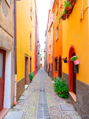 Fototapety  Widok na piękną, kolorową, wąską ulicę w Bosa. prowincja Oristano, Sardynia,