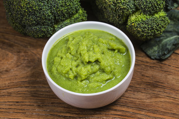 Broccoli pureed，Supplementary food for children，vegetable puree，