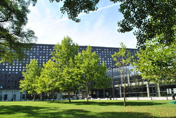 Budynki w parku © bnorbert3