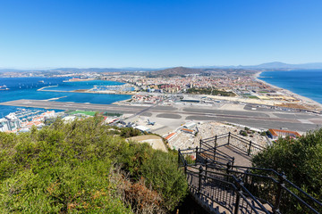Naklejka premium Gibraltar Flughafen Airport Übersicht von oben Urlaub Spanien