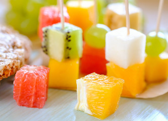 Canapé from pieces of tropical fruits