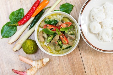 Green curry (Kaeng kheiyw hwan) with Thai food for steamed rice or rice noodles. Thai food very popular