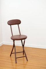 There are various funitures in the livingroom where has a large floor made of wood. Interior of here is bright and clean because of white color wall and good natural light.