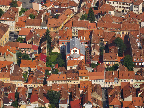 The Neolog synagogue in Brasov and its surroundings, as seen from Tampa