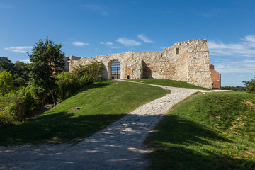 Fototapeta na wymiar Castle ruins in Kazimierz Dolny, Lubelskie, Poland