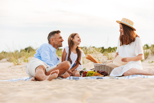 Laughing family with father, mother, daughter