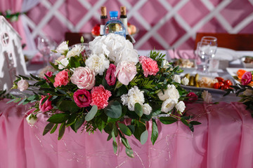 Festive table decoration in Lilac colours. Wedding decorations. A very nicely decorated wedding table with plates and serviettes.