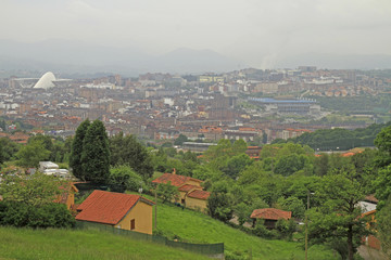 Fototapeta na wymiar view of city Oviedo from mountain Naranco