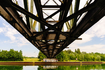 Brücke über den Kanal