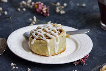 Cinnamon roll with glazed icing onthe top close up