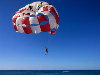 beach fun Paragluiding