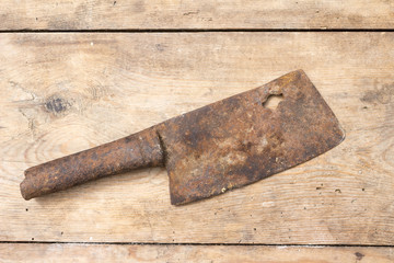 Rusty grunge dirty old chopper or kitchen knife om wooden background