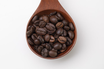 Fototapeta premium Coffee bean in wooden spoon